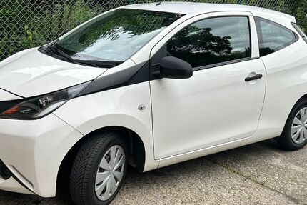Toyota Aygo (X) 63.200 km 6.150 &euro; Essen 45128