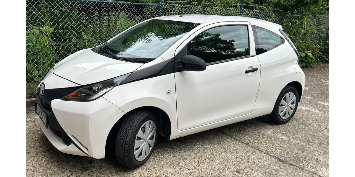 Toyota Aygo (X) 63.200 km 6.150 &euro; Essen 45128