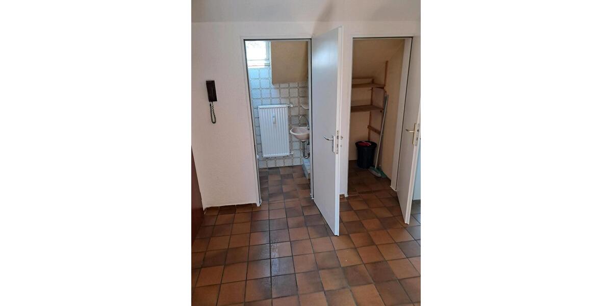 Dachgeschoßwohnung Duisburg Ruhrort - 4 Zimmer, 95 m&sup2;, 149.000&euro; | Angebot:26178480