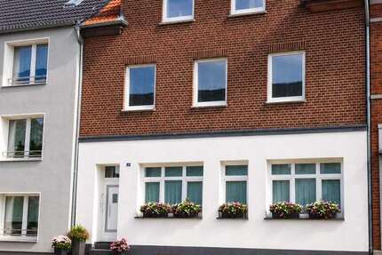 Haus Duisburg Oestrum - 10 Zimmer, 265 m&sup2;, 580.000&euro; | Angebot:26737847