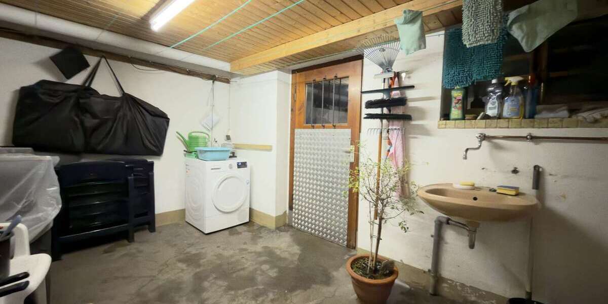 Gepflegte 3,5-Zimmer-Dachgeschosswohnung mit Einbauküche und Garage - Dachgeschoßwohnung Gelsenkirchen Gelsenkirchen-Mitte | Angebot:24740235