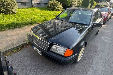 Mercedes-Benz C 180 211.000 km 4.000 &euro; Essen 45149