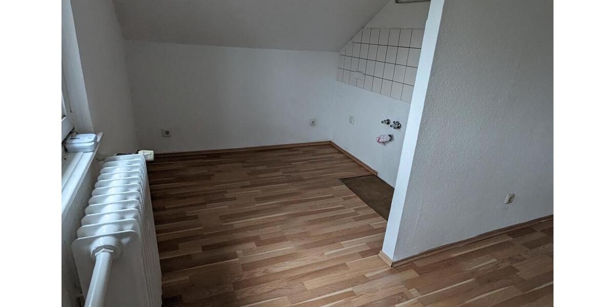 Dachgeschoßwohnung Duisburg Huckingen - 1.5 Zimmer, 30 m&sup2;, 330&euro; | Angebot:24224463