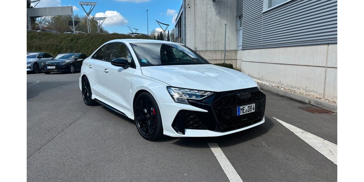 Audi RS3 4.000 km 62.500 &euro; Velbert 42553