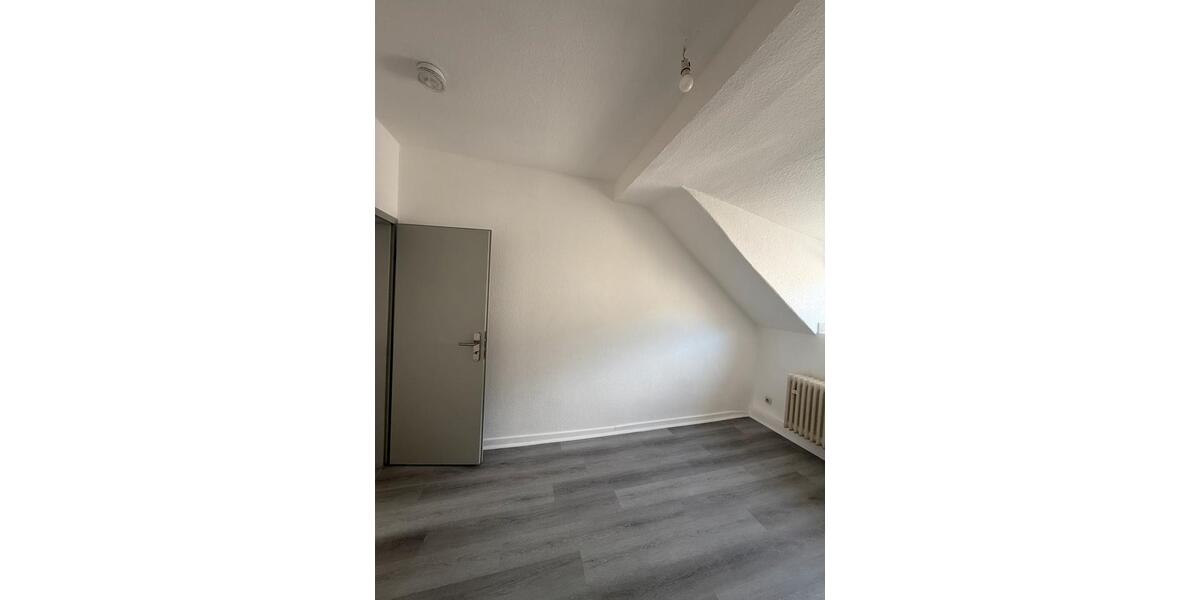 Dachgeschoßwohnung Duisburg Essenberg - 3 Zimmer, 70 m&sup2;, 490&euro; | Angebot:26598026