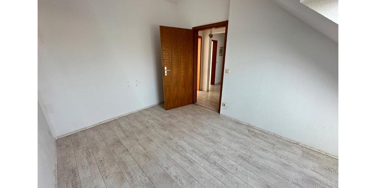 Dachgeschoßwohnung Duisburg Duisburg-Mitte - 3 Zimmer, 53 m&sup2;, 440&euro; | Angebot:25756995