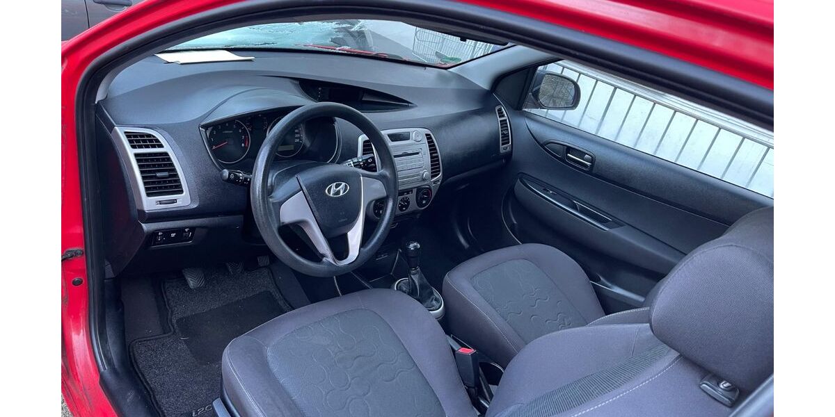 Hyundai i20 127.000 km 2.500 &euro; Essen 45127