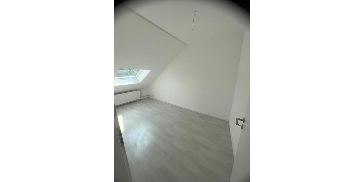 Dachgeschoßwohnung Gelsenkirchen Gelsenkirchen-West - 4 Zimmer, 80 m&sup2;, 640&euro; | Angebot:25646315
