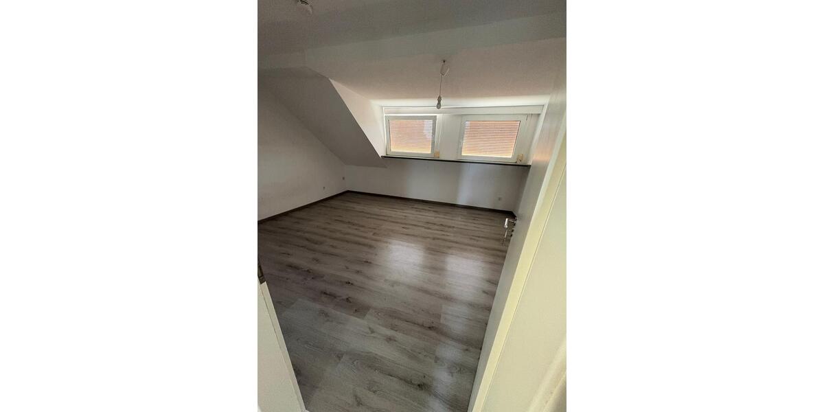 Dachgeschoßwohnung Wesel - 3 Zimmer, 82 m&sup2;, 615&euro; | Angebot:26620786