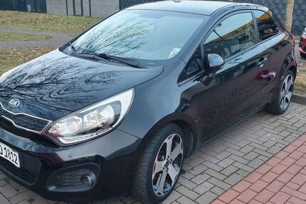 Kia Rio 97.500 km 5.000 &euro; Duisburg 47249