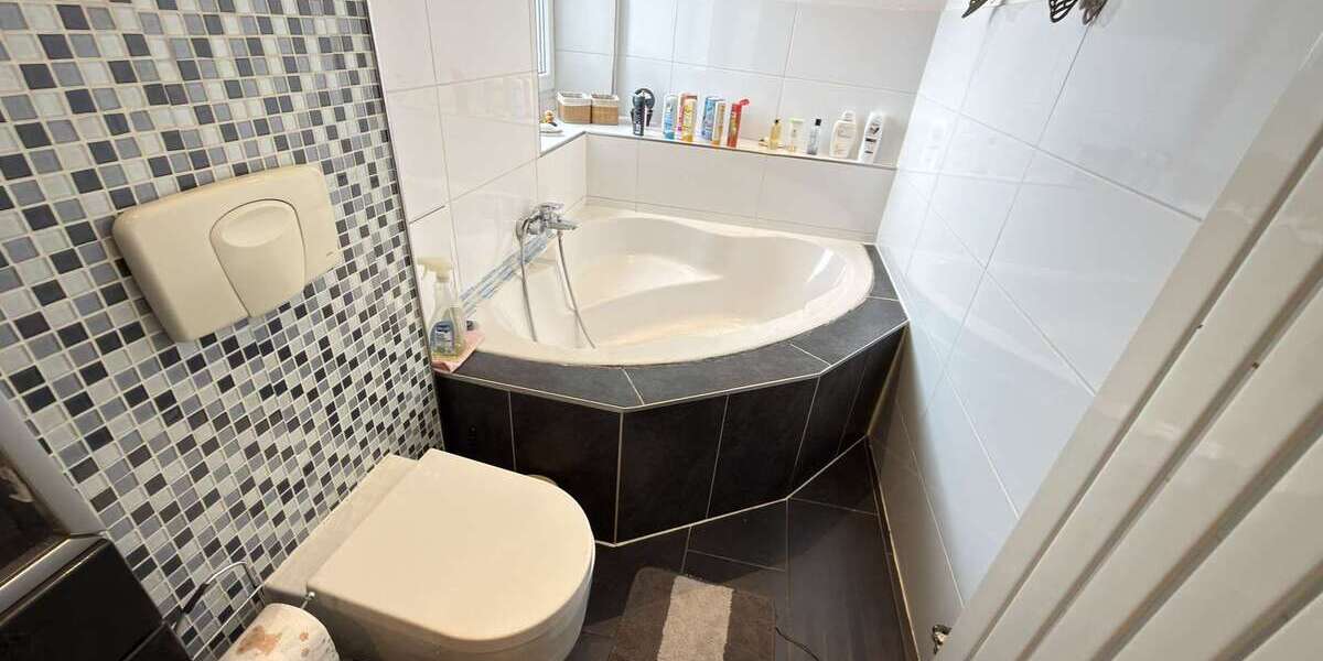 Modernisiertes 3-Parteienhaus mit Maisonette und Gartenanteil nahe Centro - Mehrfamilienhaus, Wohnhaus Oberhausen Osterfeld | Angebot:26041244