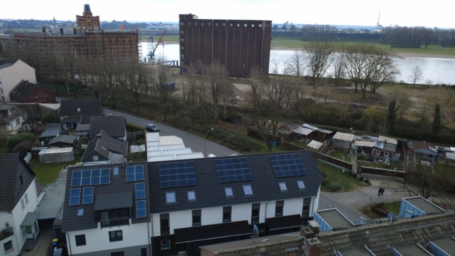 Provisionsfrei* Eckhaus EFH Endhaus mit PV 10,4 KW+Garage 140m zum Rheinufer Energiebedarf 22,4 kWhm2a - Reihenendhaus Duisburg Essenberg | Angebot:26163676