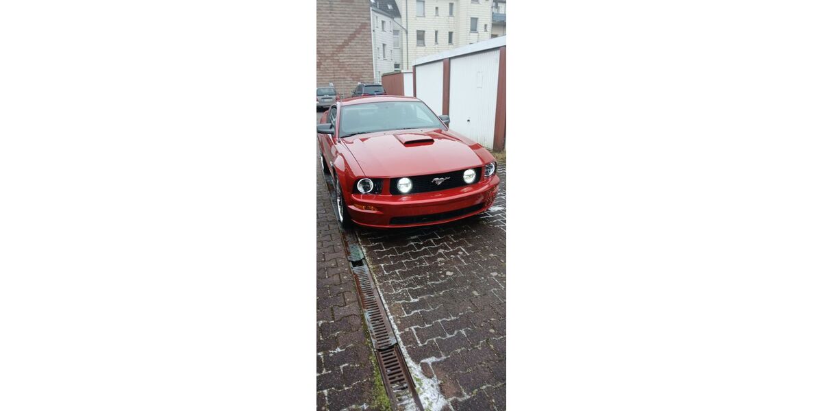 Ford Mustang 127.500 km 16.999 &euro; Gelsenkirchen 45884