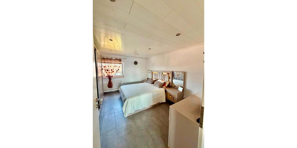 Dachgeschoßwohnung Duisburg Rheinhausen - 3.5 Zimmer, 80 m&sup2;, 190.000&euro; | Angebot:27258760