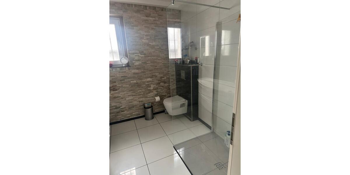 Bungalow Duisburg Hochheide - 3 Zimmer, 106 m&sup2;, 1.600&euro; | Angebot:25396682