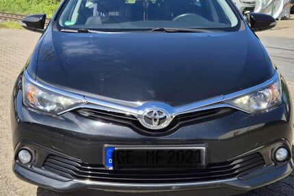 Toyota Auris 177.300 km 7.450 &euro; Gelsenkirchen 45881