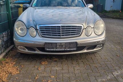 Mercedes-Benz E 220 208.000 km 2.989 &euro; Bottrop 46240