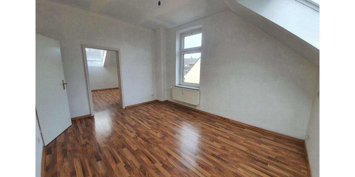 Dachgeschoßwohnung Duisburg Mittelmeiderich - 3 Zimmer, 95 m&sup2;, 700&euro; | Angebot:26699614