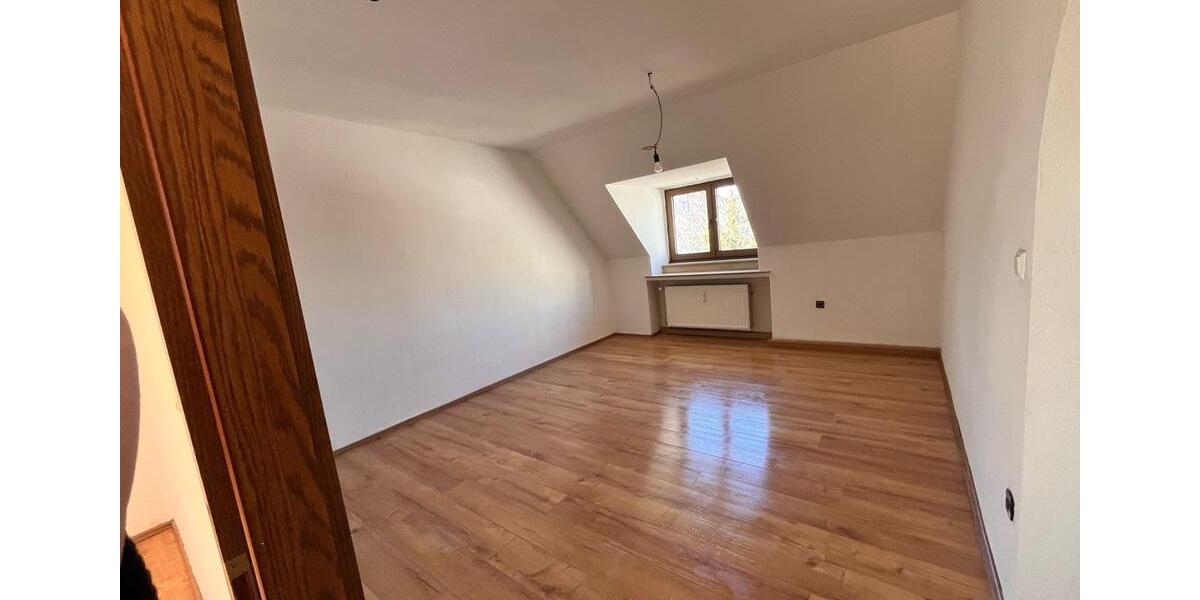 Dachgeschoßwohnung Duisburg Laar - 3 Zimmer, 75 m&sup2;, 850&euro; | Angebot:25454192