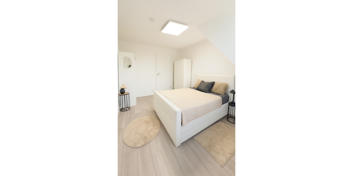 Dachgeschoßwohnung Duisburg Duisburg-Mitte - 2.5 Zimmer, 70 m&sup2;, 1.200&euro; | Angebot:25309711