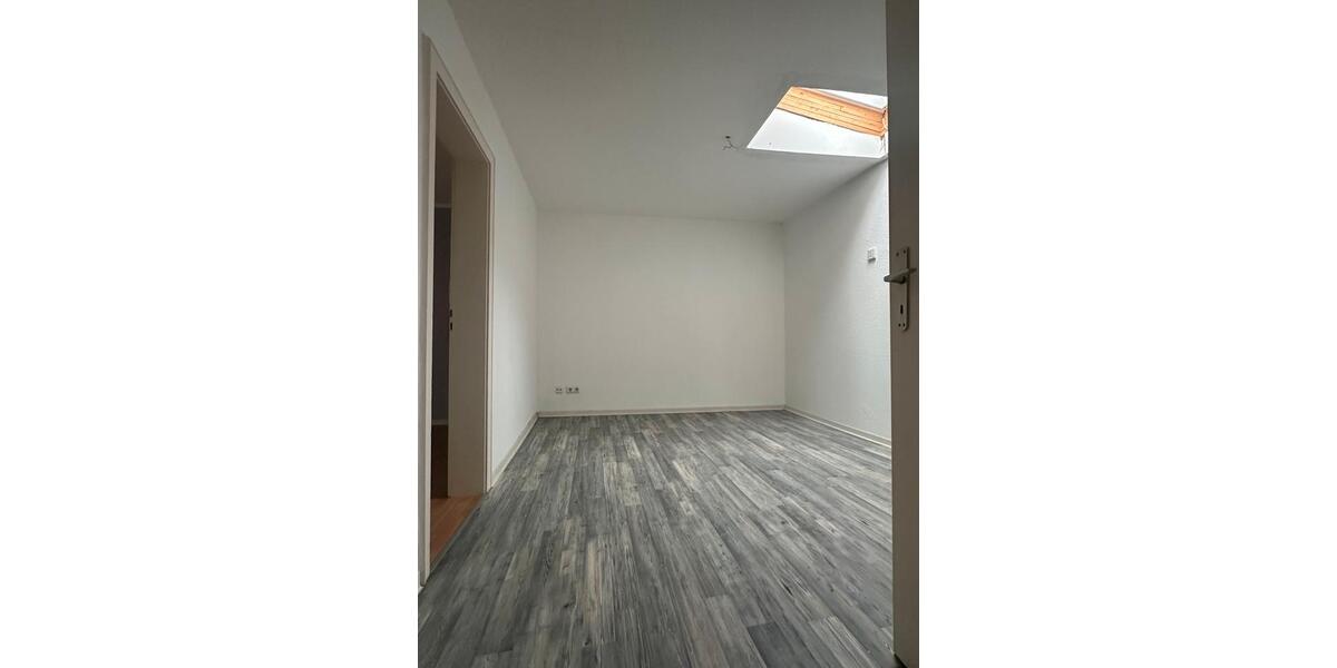 Dachgeschoßwohnung Duisburg Essenberg - 3.5 Zimmer, 81 m&sup2;, 500&euro; | Angebot:26700846