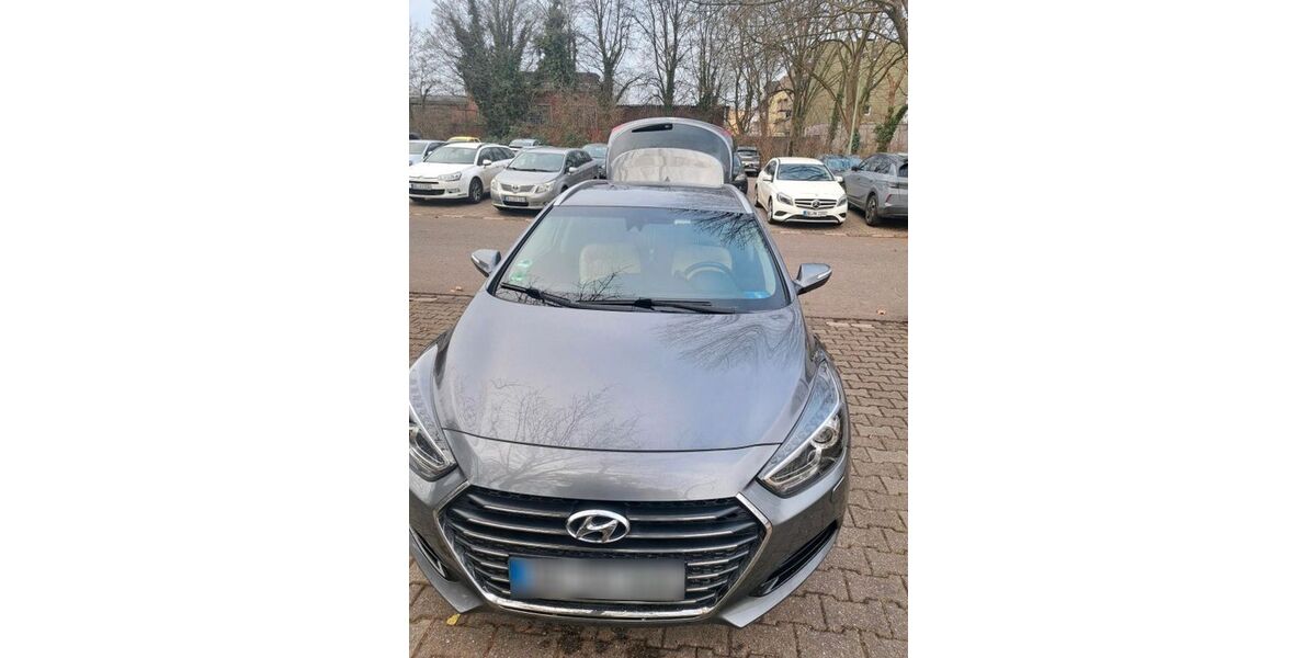 Hyundai i40 150.000 km 9.500 &euro; Duisburg 47051