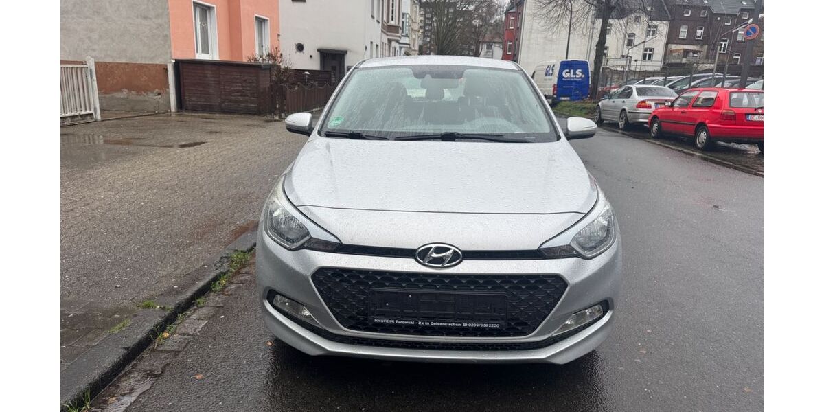 Hyundai i20 126.000 km 6.799 &euro; Gelsenkirchen 45879