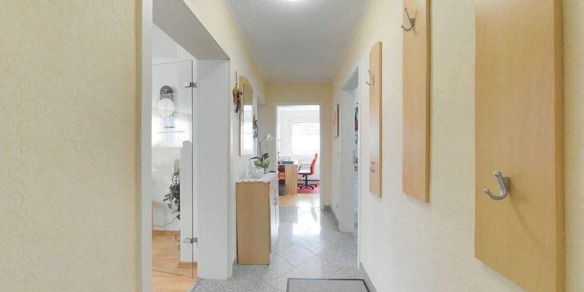 Etagenwohnung Essen Burgaltendorf - 4 Zimmer, 83 m&sup2;, 175.000&euro; | Angebot:25779636