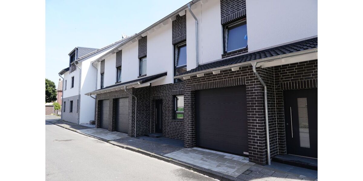 Provisionsfrei* Eckhaus EFH Endhaus mit PV 10,4 KW+Garage 140m zum Rheinufer Energiebedarf 22,4 kWhm2a - Reihenendhaus Duisburg Essenberg | Angebot:26163676