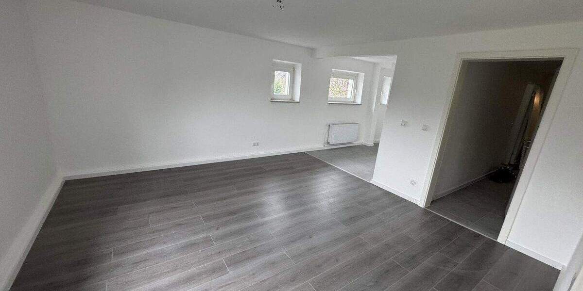 Etagenwohnung Moers Hochstraß - 2 Zimmer, 80 m&sup2;, 880&euro; | Angebot:26035832