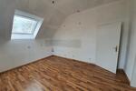 Dachgeschoßwohnung Duisburg Mittelmeiderich - 3 Zimmer, 95 m&sup2;, 700&euro; | Angebot:26699614