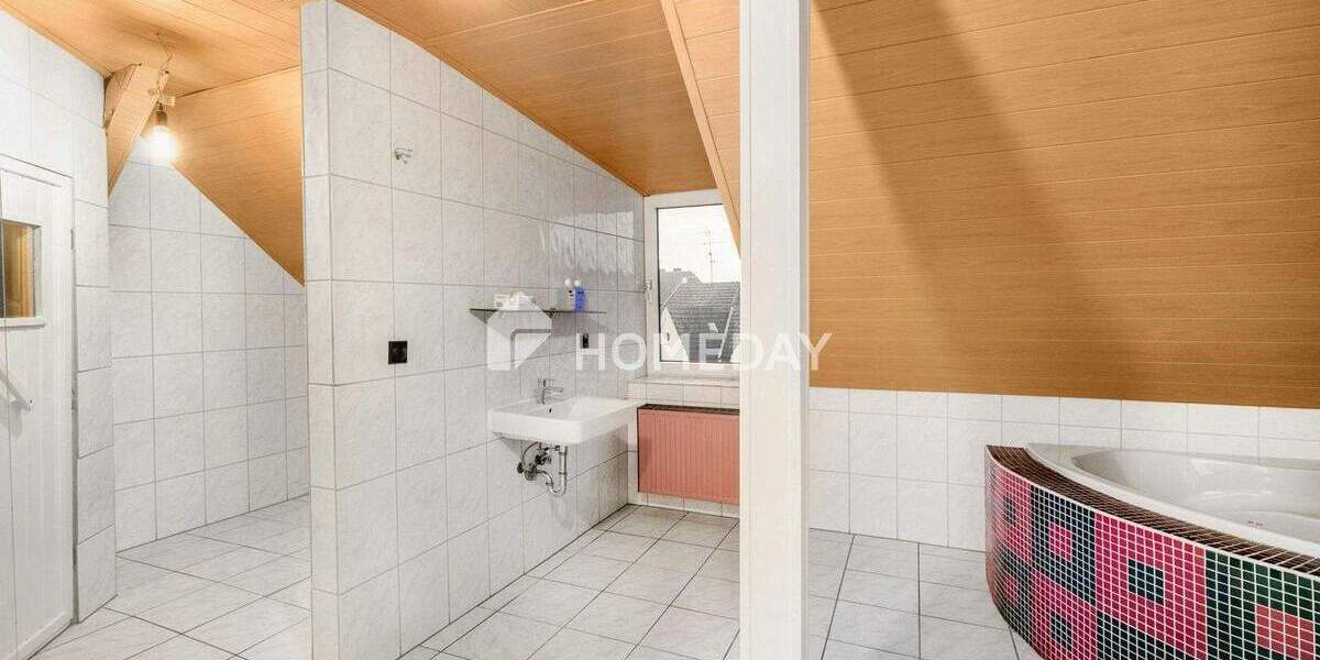 Etagenwohnung Duisburg Marxloh - 3 Zimmer, 106 m&sup2;, 99.000&euro; | Angebot:25688374