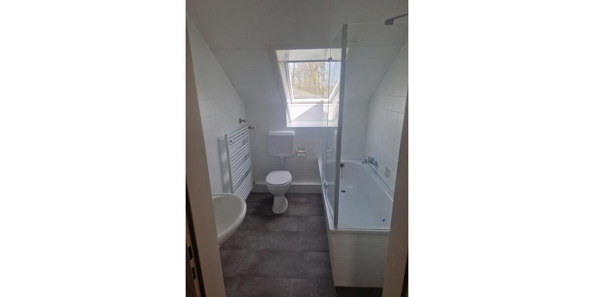 Dachgeschoßwohnung Wesel Fusternberg - 2 Zimmer, 60 m&sup2;, 670&euro; | Angebot:26024027