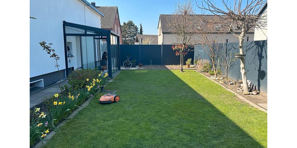 Bungalow Duisburg Hochheide - 3 Zimmer, 106 m&sup2;, 1.600&euro; | Angebot:25396682