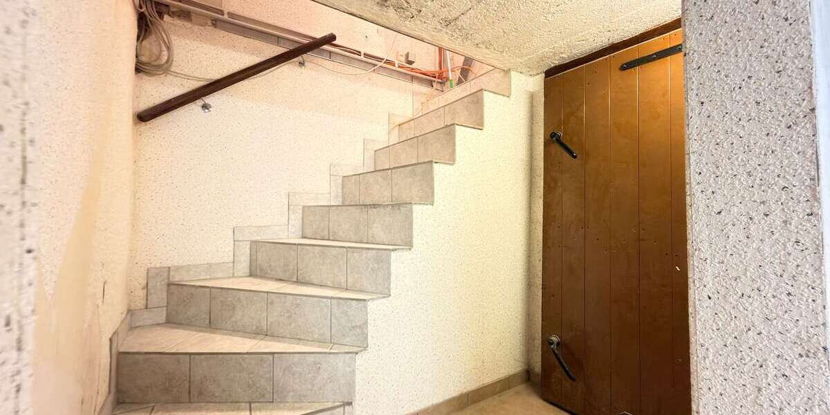 Kernsanierte Doppelhaushälfte mit ca. 106 m² Fläche, Garten, Garage und Einbauküche - Doppelhaushälfte Duisburg Hamborn | Angebot:27052641