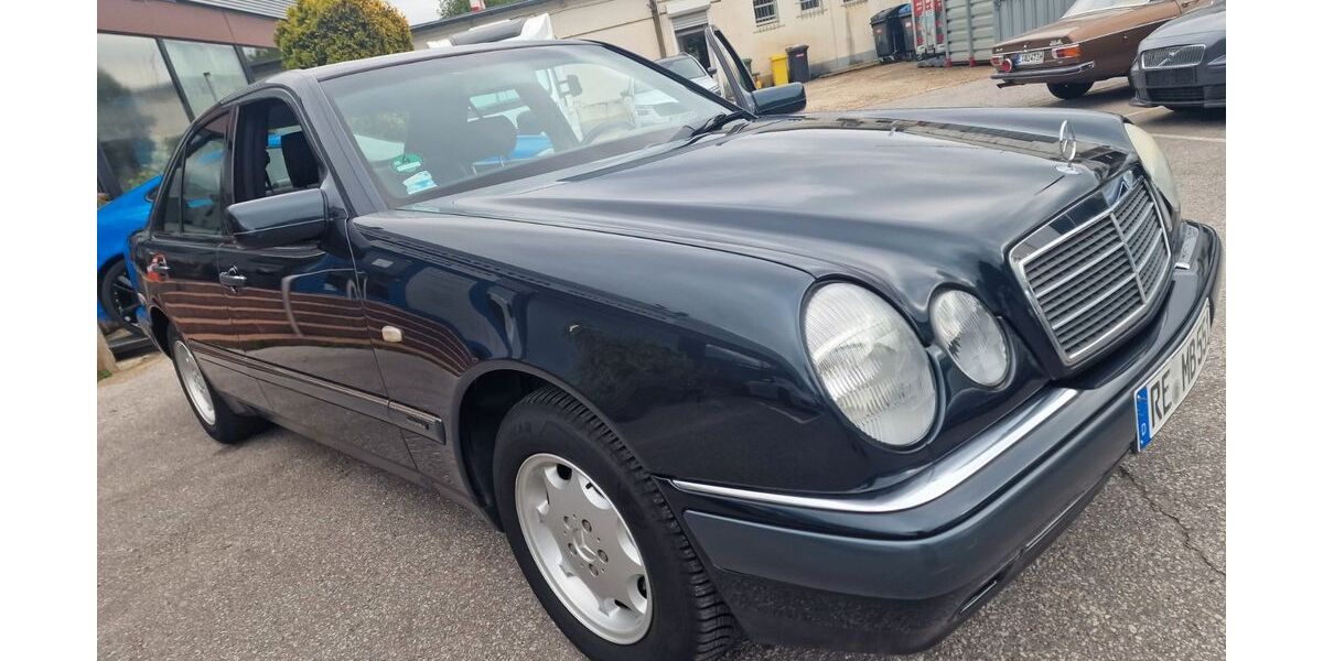 Mercedes-Benz E 240 96.300 km 5.900 &euro; Gelsenkirchen 45884