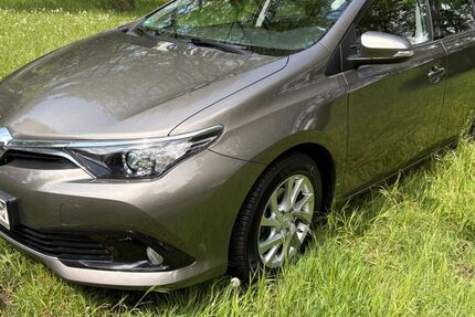 Toyota Auris 64.000 km 10.800 &euro; Dorsten 46286