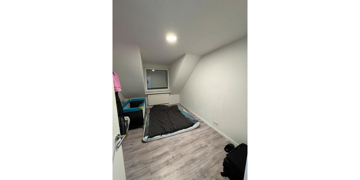 Dachgeschoßwohnung Gelsenkirchen Gelsenkirchen-Mitte - 3 Zimmer, 110 m&sup2;, 695&euro; | Angebot:25764280