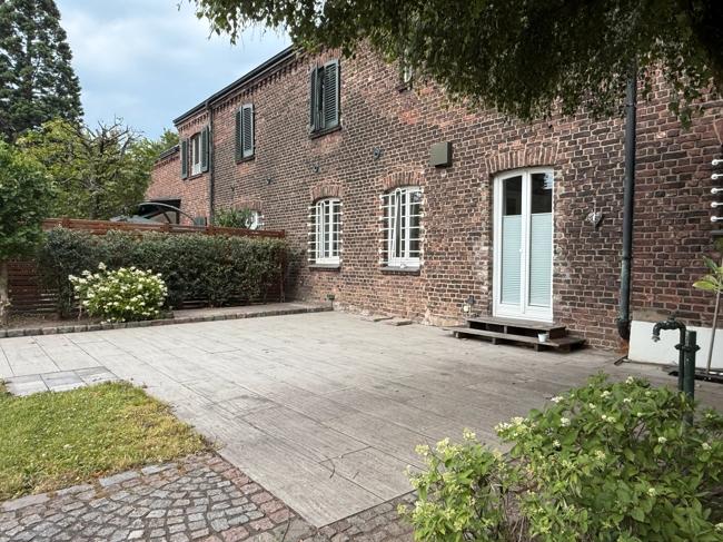 Erdgeschoßwohnung Duisburg Rheinhausen - 7 Zimmer, 211 m&sup2;, 2.000&euro; | Angebot:25962714