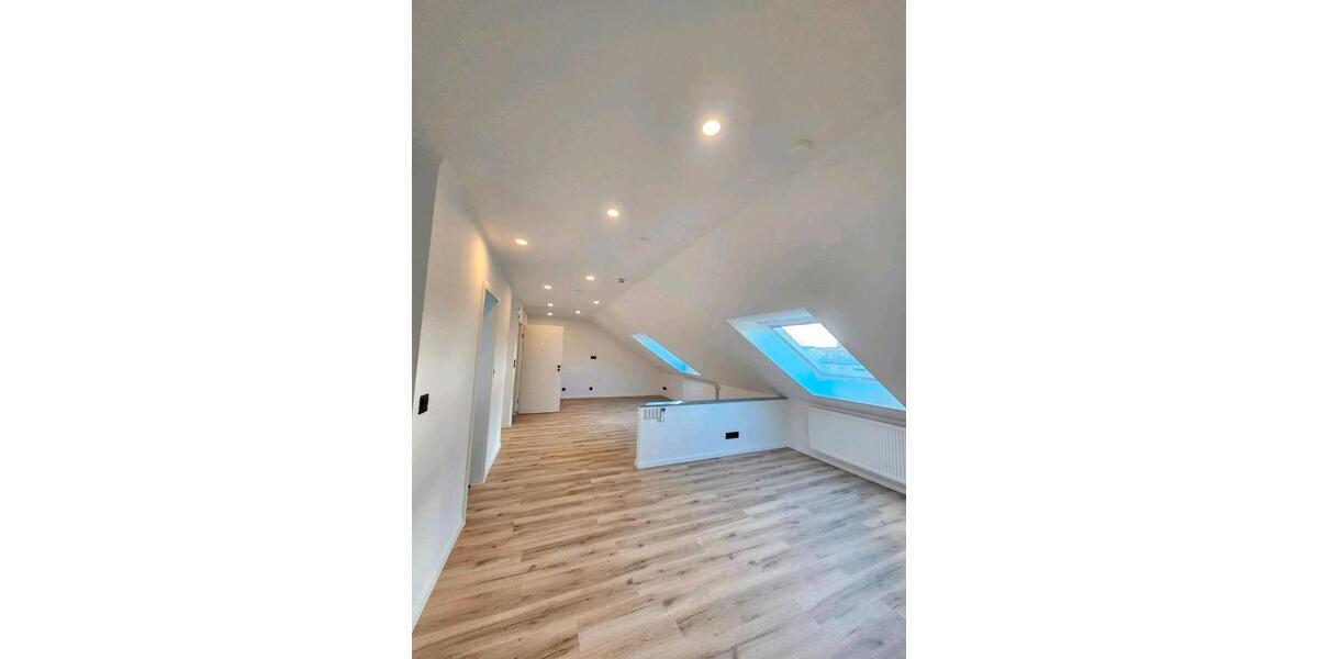 Dachgeschoßwohnung Duisburg Rheinhausen - 3 Zimmer, 80 m&sup2;, 750&euro; | Angebot:25935334