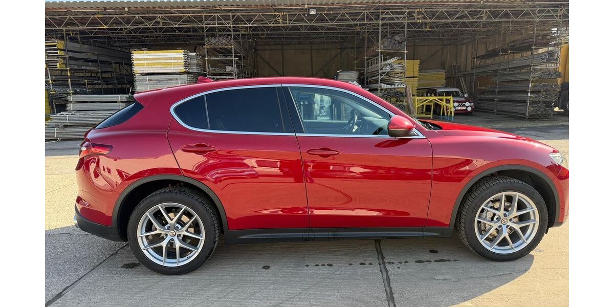 Alfa Romeo Stelvio 83.000 km 19.999 &euro; Recklinghausen 45659