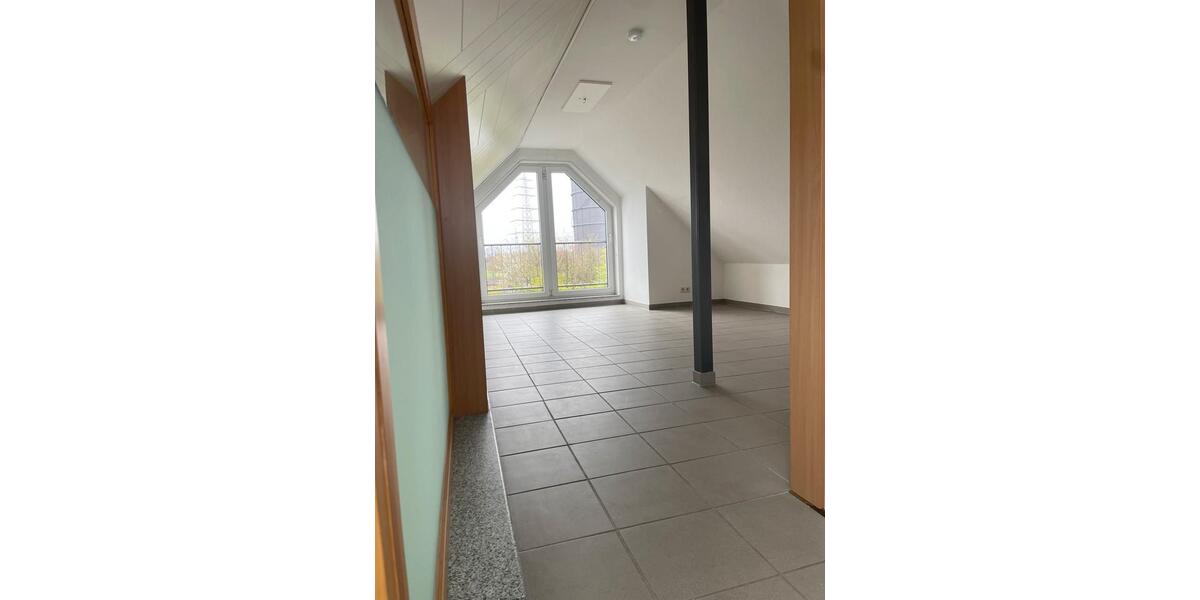 Dachgeschoßwohnung Oberhausen Biefang - 3.5 Zimmer, 84 m&sup2;, 810&euro; | Angebot:25935368