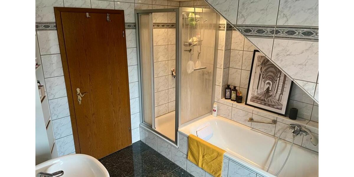 Dachgeschoßwohnung Essen Stadtbezirk IV - 3 Zimmer, 90 m&sup2;, 854&euro; | Angebot:26013827