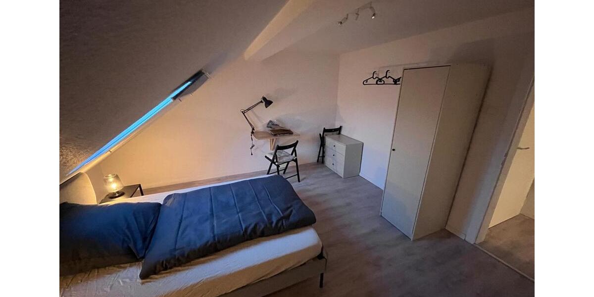 Dachgeschoßwohnung Duisburg Laar - 1 Zimmer, 35 m&sup2;, 290&euro; | Angebot:24476963