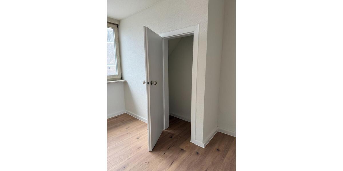 Dachgeschoßwohnung Gelsenkirchen - 2 Zimmer, 85 m&sup2;, 460&euro; | Angebot:25418936