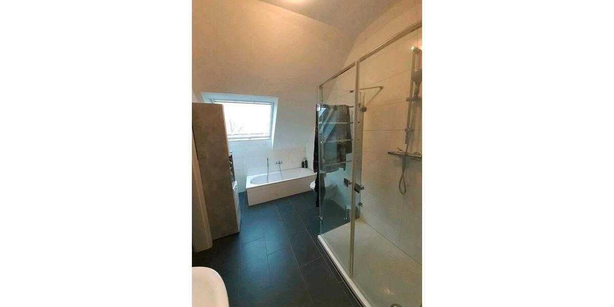 Dachgeschoßwohnung Dinslaken Hiesfeld - 2.5 Zimmer, 72 m&sup2;, 684&euro; | Angebot:26699568