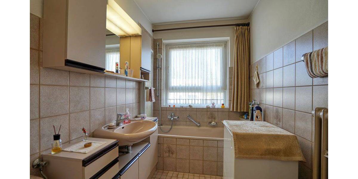 Etagenwohnung Bochum Innenstadt - 3 Zimmer, 77 m&sup2;, 200.000&euro; | Angebot:26542560