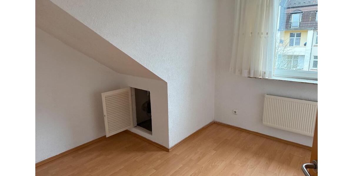 Dachgeschoßwohnung Essen Stadtbezirk IV - 4 Zimmer, 82 m&sup2;, 920&euro; | Angebot:25208263