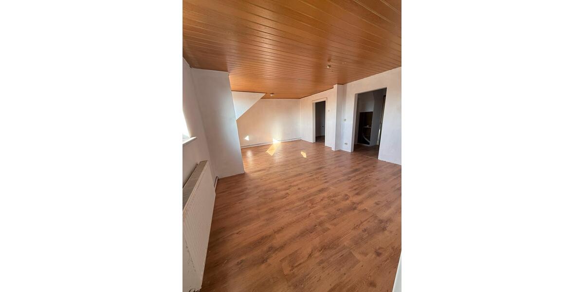 Dachgeschoßwohnung Gelsenkirchen Gelsenkirchen-Nord - 2 Zimmer, 77 m&sup2;, 450&euro; | Angebot:26005024