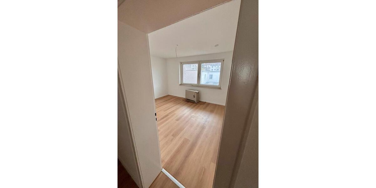 Etagenwohnung Essen Huttrop - 3 Zimmer, 76 m&sup2;, 998&euro; | Angebot:25831686